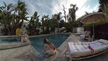 プールサイド VR ストリップ